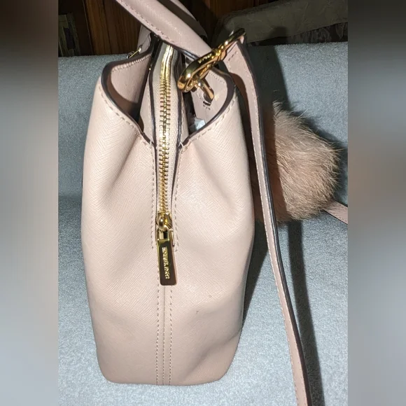 Michael Kors soft pink saffiano leather Savannah satchel bag. - Picture 6 of 16